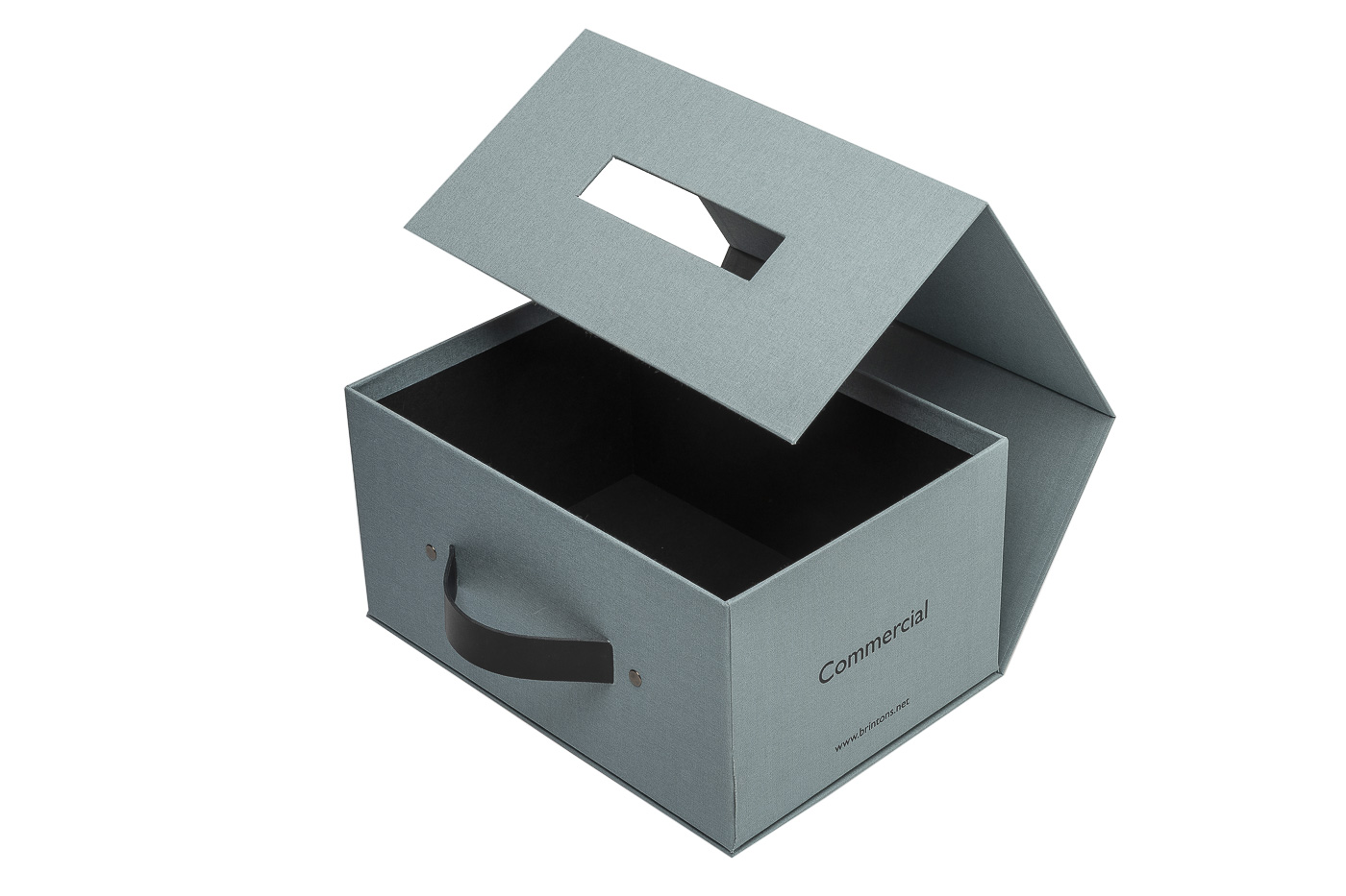 Magnetic closure boxes